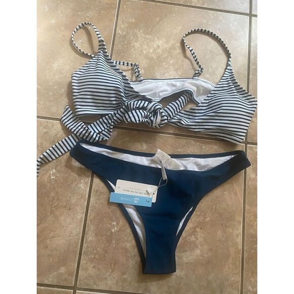 NWT Cupshe L Two Piece Bikini Swimsuit Navy Striped Front Tie - Picture 1 of 7